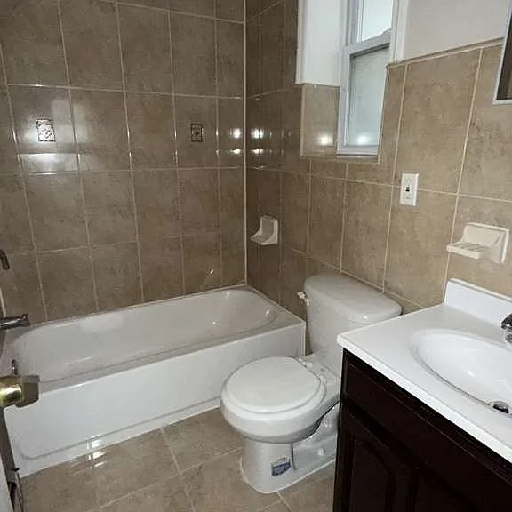 393 13th Ave #4 — Photo 3