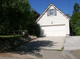 458 Emerald Dr, Lake Arrowhead, CA 92352