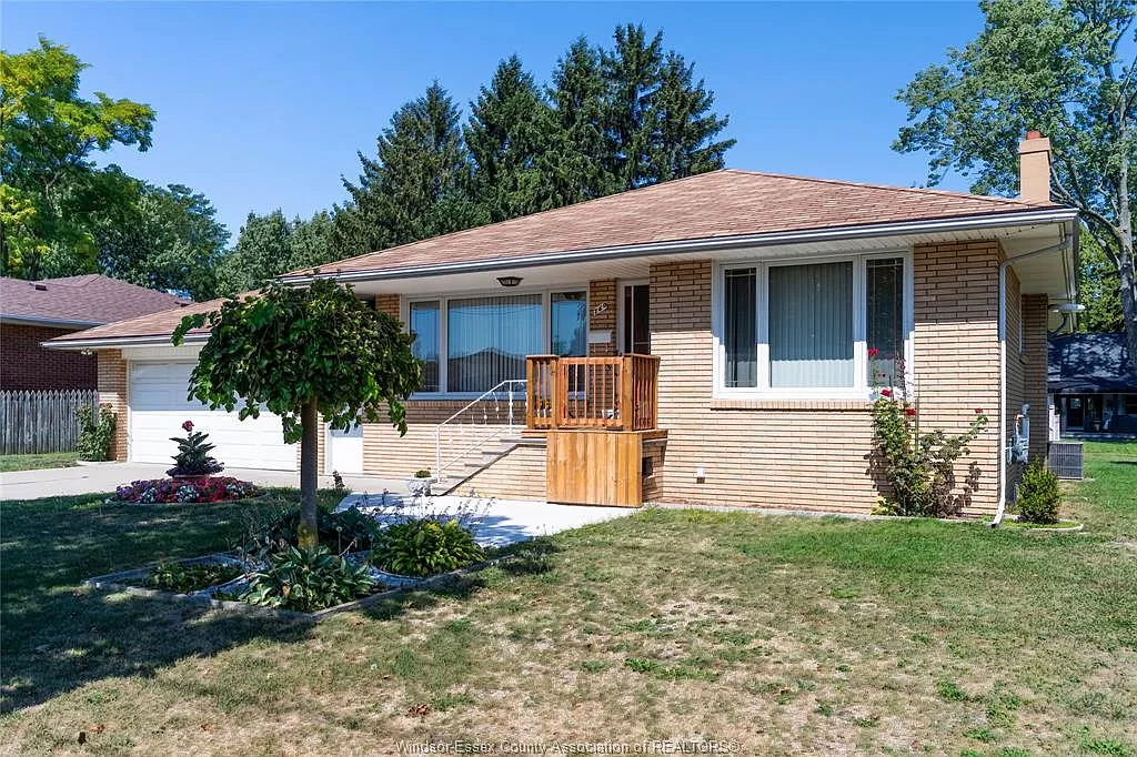 3 bed, $2,700 — Photo 2