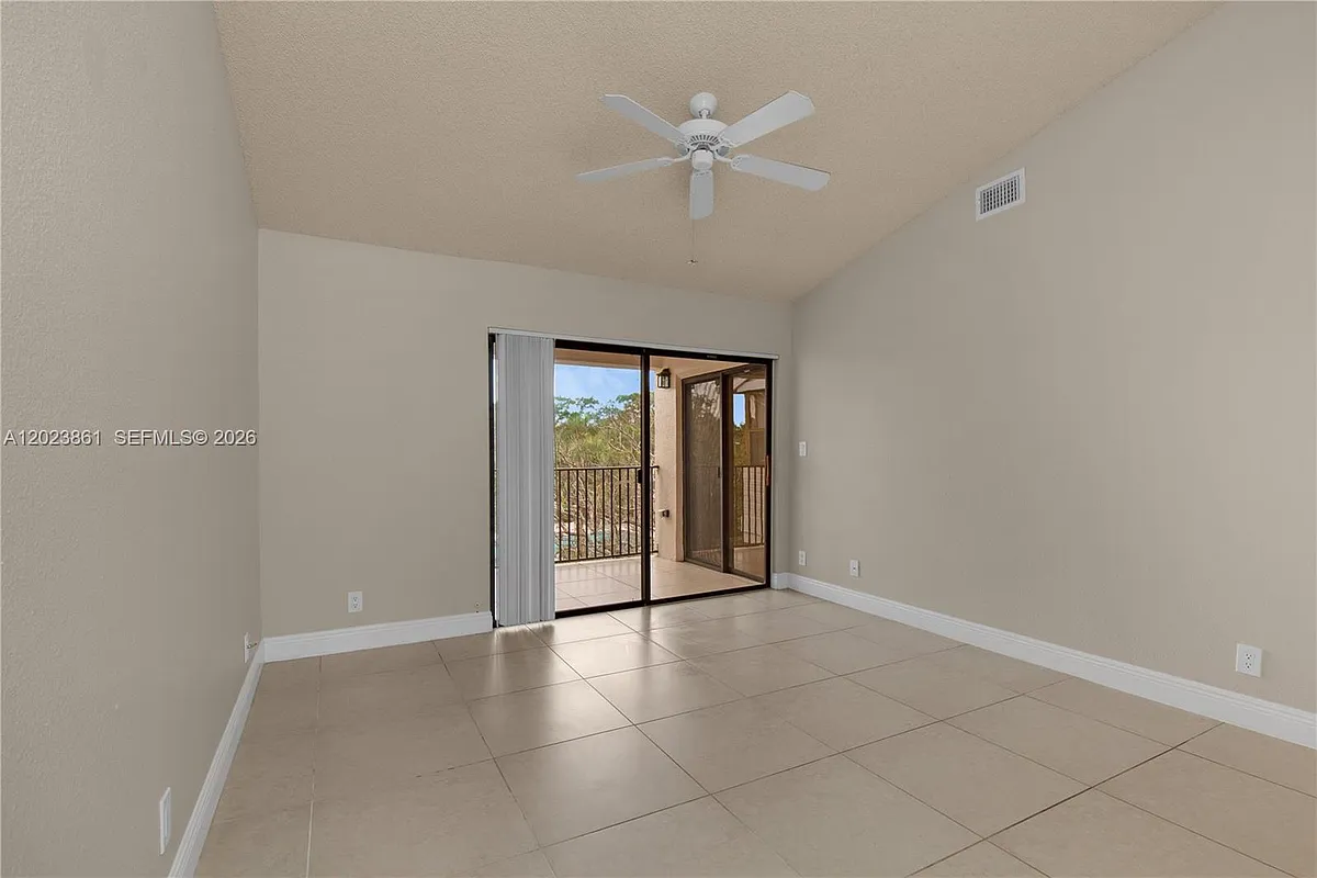 Building Photo - 10105 W Sunrise Blvd #306
