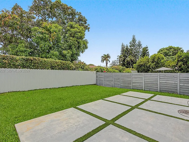 2320 SW 14th St — Photo 3
