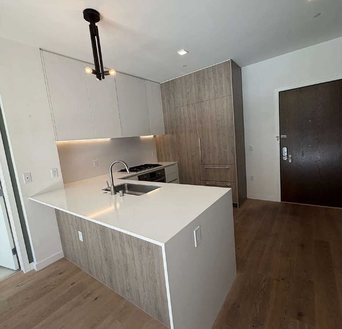 2 bed, 2.0 bath, 825 sqft, $6,800 — Photo 3