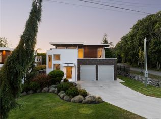 52 Maquinna St, Oak Bay, BC V8T2C7