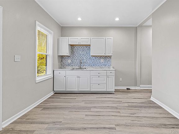 3rd image of 3707 Hunt St