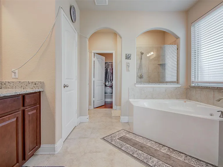 12902 Oak Falls Dr — Photo 24