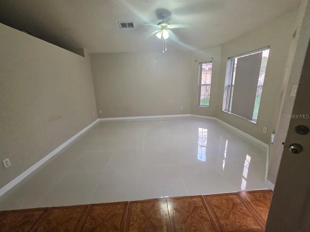 3 bed, 2.0 bath, 1178 sqft, $1,800 — Photo 2