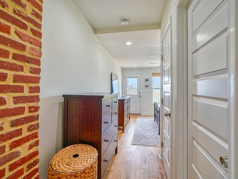 300 S Clinton St — Photo 35
