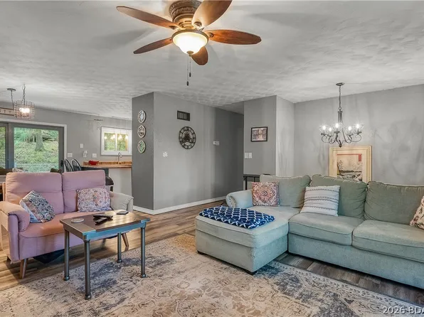54 Sunset Rd, Lake Ozark, MO 65049
