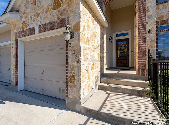 3rd image of 21226 Villa Valencia