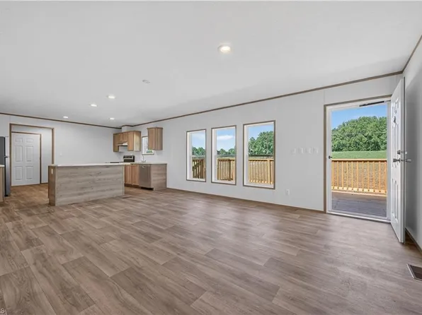 3785 Rockford Rd, Dobson, NC 27017