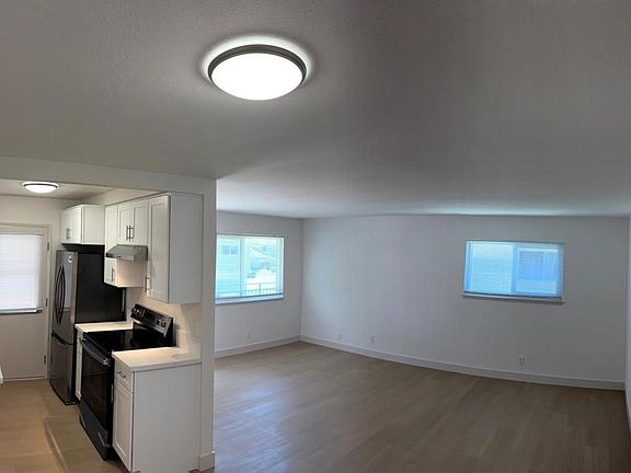 5th image of 2637 N Spinnaker Ave