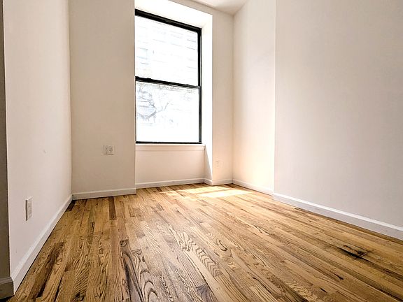 4th image of 115 W 106th St APT B