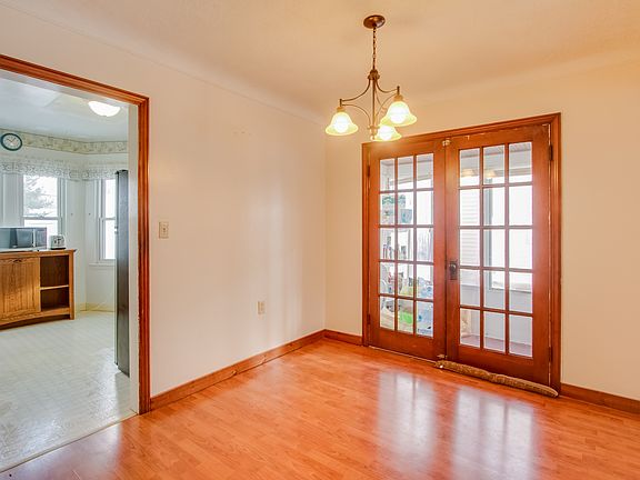 5th image of 383 W 19th St
