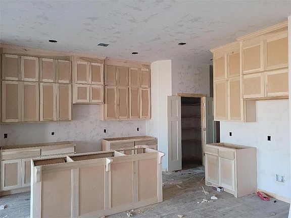 4th image of 105 SW 167th St