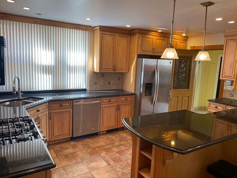 1st image of 165 Catskill Ave Floor 1