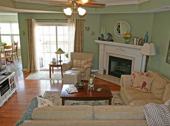 4th image of 1126 Thornberry Dr
