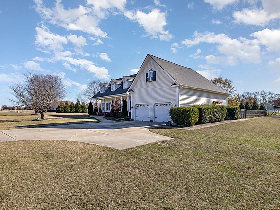 2nd image of 443 Holly Berry Ln