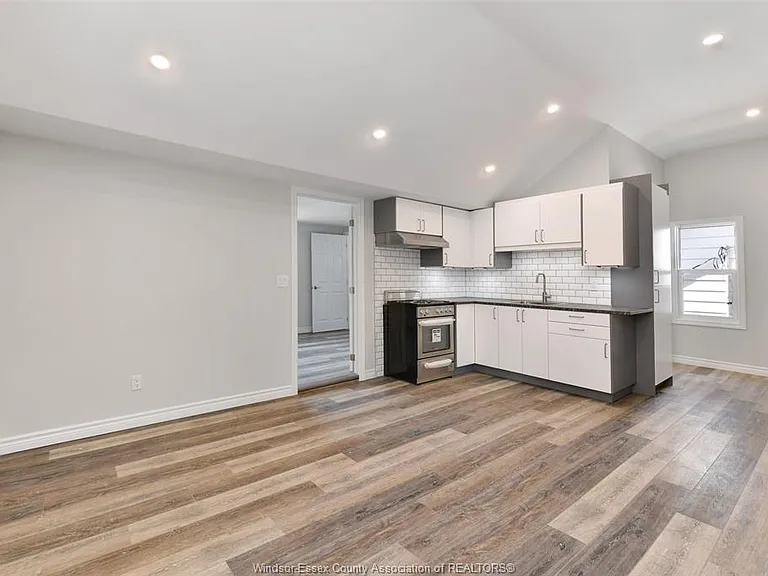 1069 Marentette Ave #UPPER — Photo 8