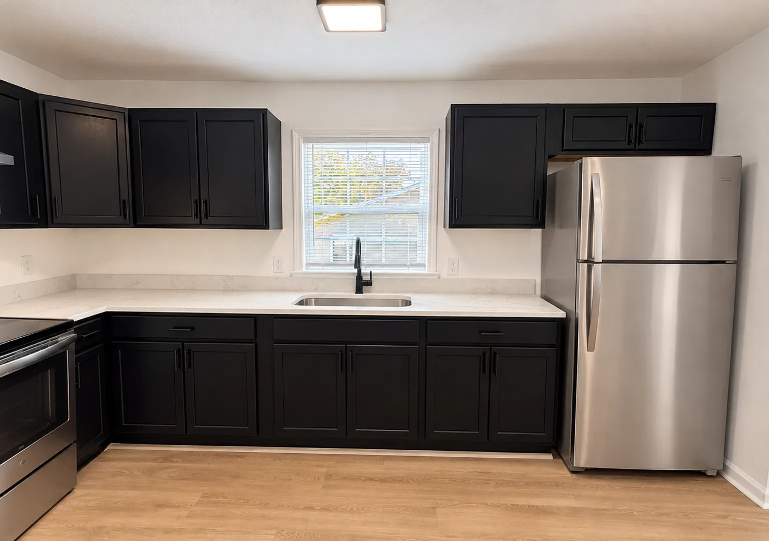 3 Bed, 1.5 Bath $1375 — Photo 3