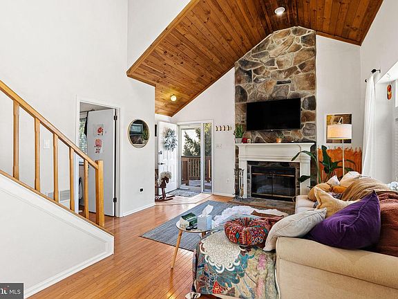 2nd image of 415 Brown Briar Cir