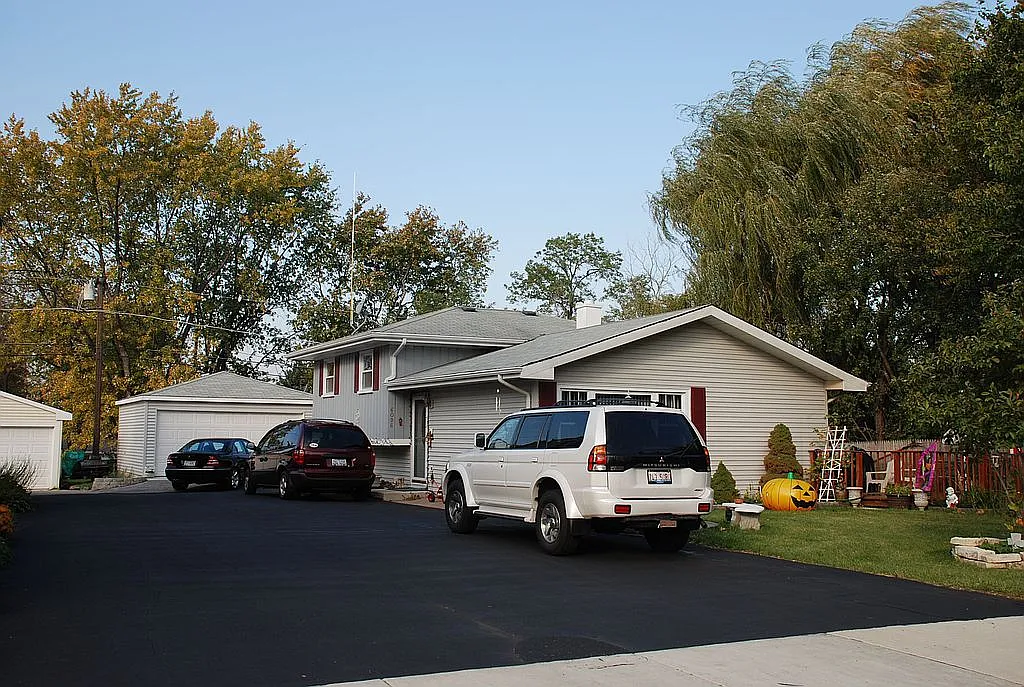 6096 Chase Ave photo 1