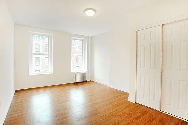 Rented by Park Property Advisors | media 2