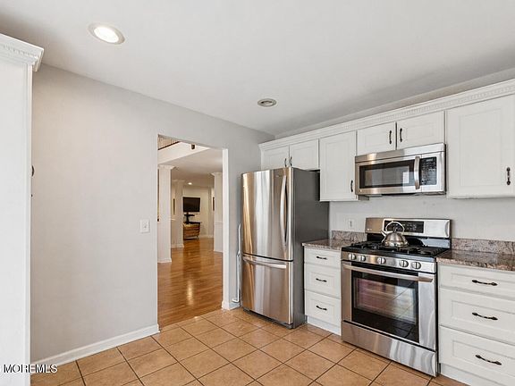 3rd image of 66 Racquet Road