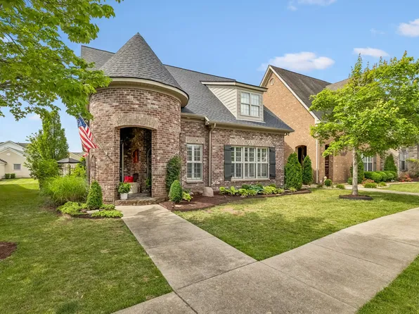1108 Paddock Park Cir, Gallatin, TN 37066