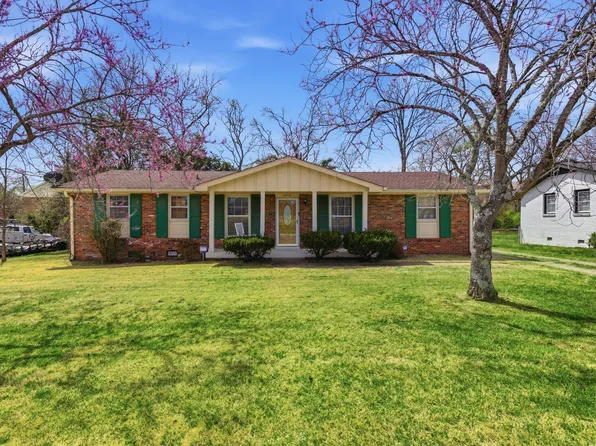 2713 Edge O Lake Dr, Nashville, TN 37217