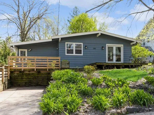 1301 E College St, Iowa City, IA 52245