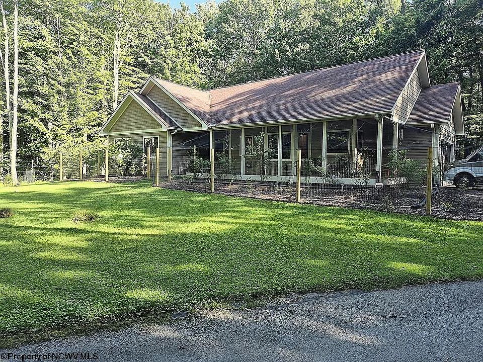 1st image of 464 Maple Ave