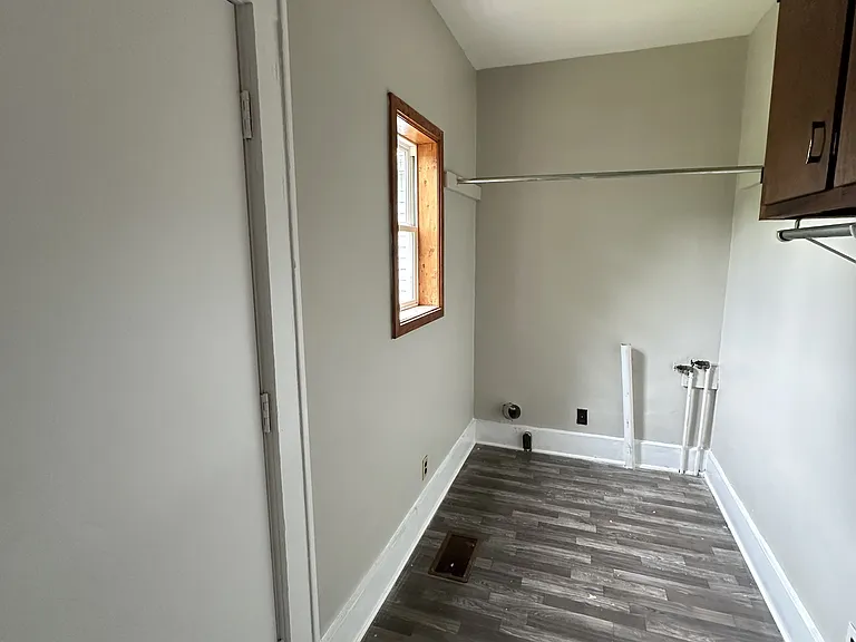 330 W 14th St — Photo 13