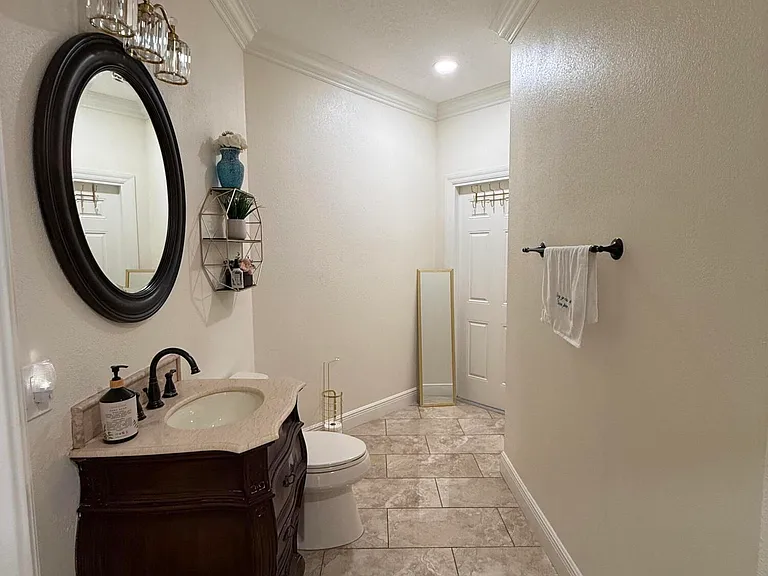 2385 Sunderland Ave — Photo 8