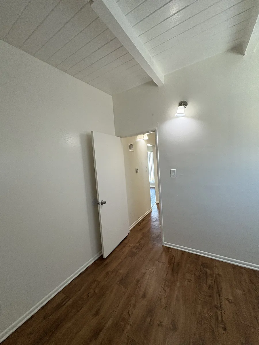 Building Photo - 1834 W 146th St #13