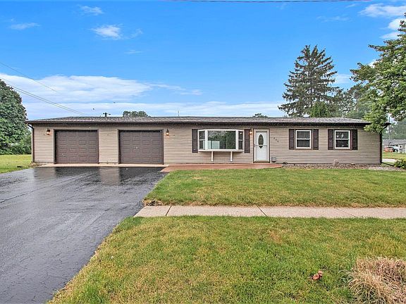 2nd image of 209 Lincoln Ct