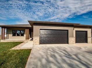 601 Topaz Dr, Sergeant Bluff, IA 51054
