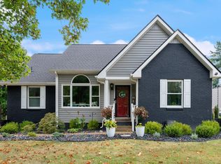 214 Oakdale Dr, White House, TN 37188