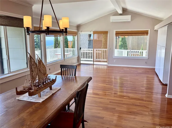 125 Maunalanikai Pl, Honolulu, HI 96816