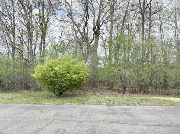 2281 McGee Ct, Westland, MI 48186