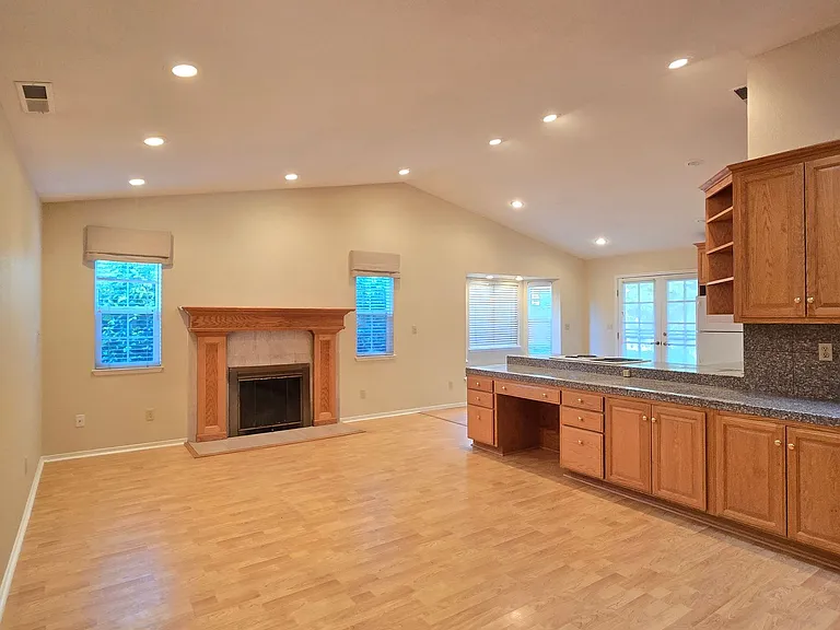 215 Avenida Espana — Photo 8