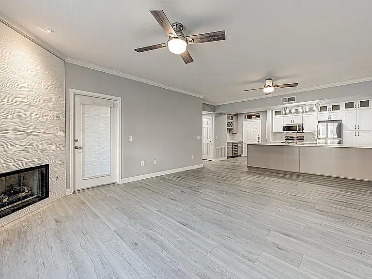 3 bed, 1326 sqft, $3,300 — Photo 4