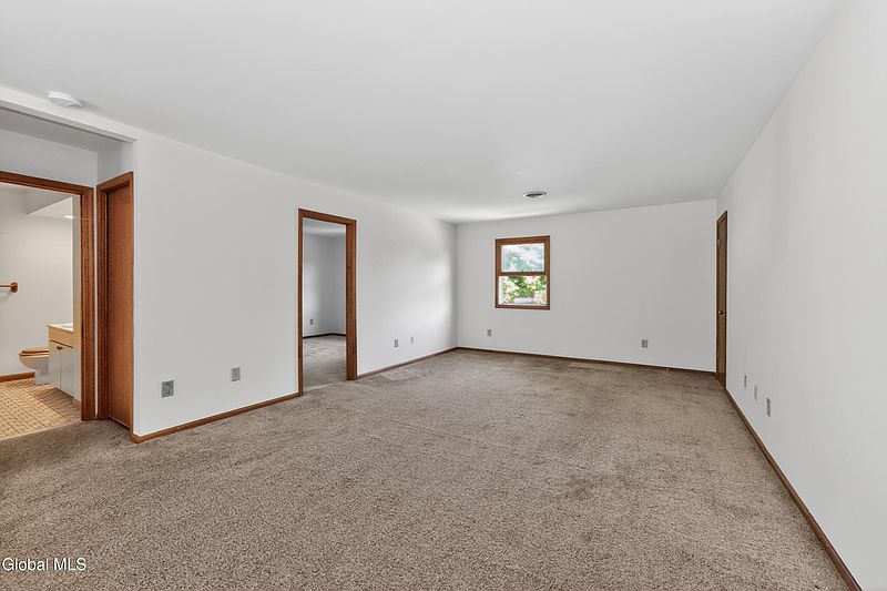 3rd image of 102 Cedarview Lane