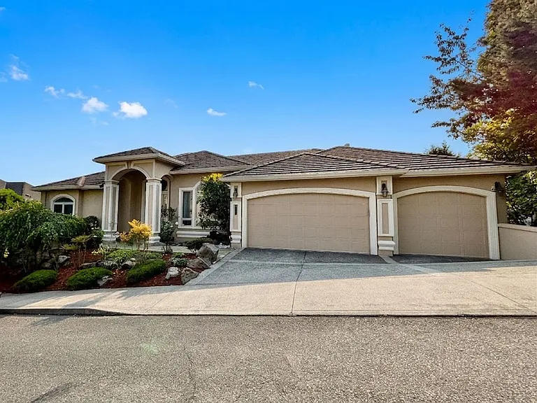3014 NW Chapin Dr — Photo 3