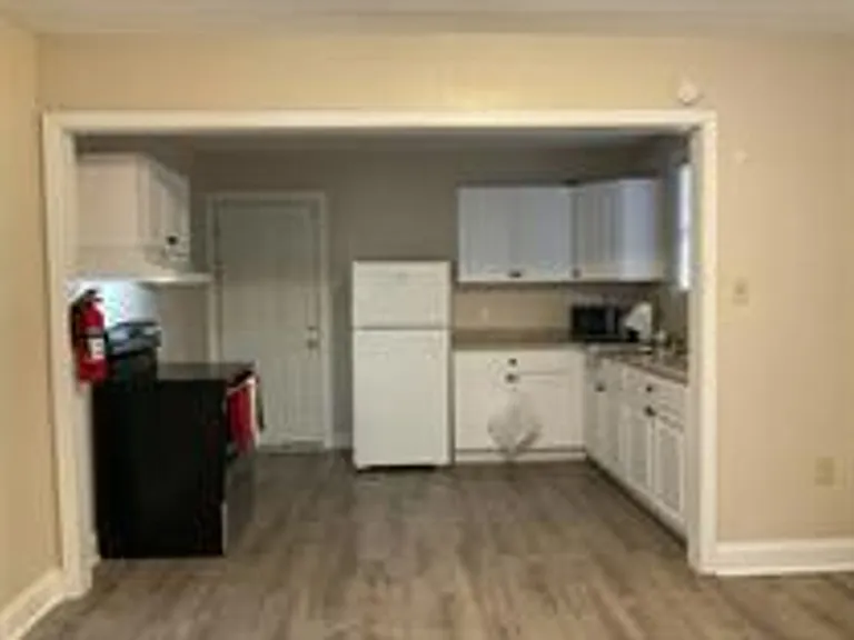 2347 Rhodes Ave — Photo 3