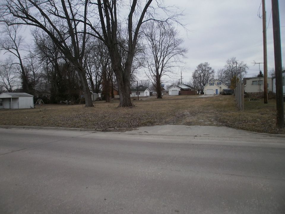 2nd image of 160 12th St NE