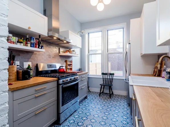 285 Empire Boulevard image 2 of 5