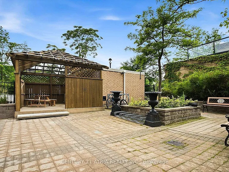 140 Bathurst St #103 — Photo 13