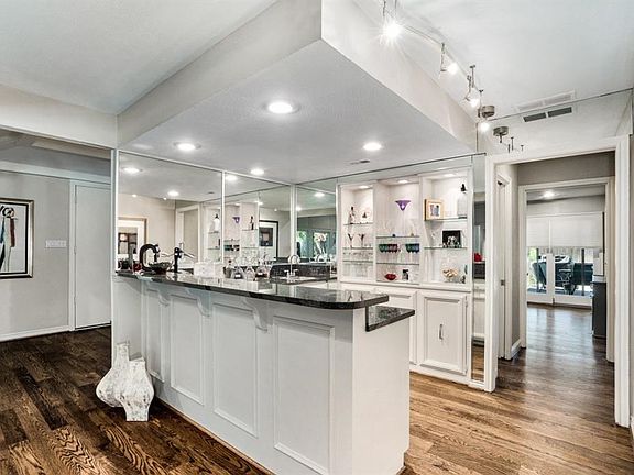 3rd image of 6611 Glenhurst Dr