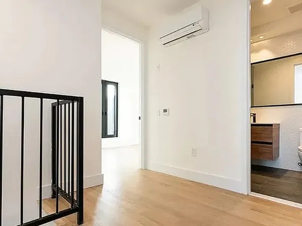 260 Gold Street image 11 of 32