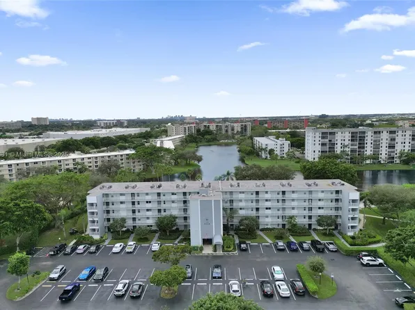 2220 N Cypress Bend Dr APT 310, Pompano Beach, FL 33069